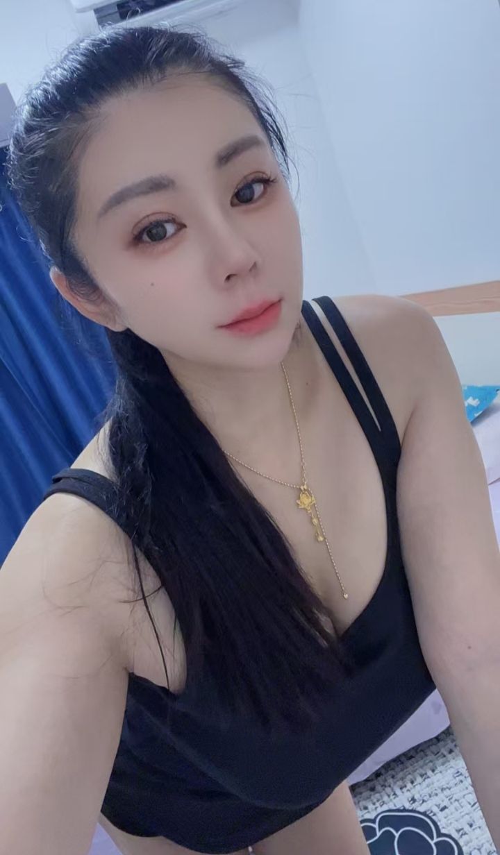 丰满性感尤物金莲