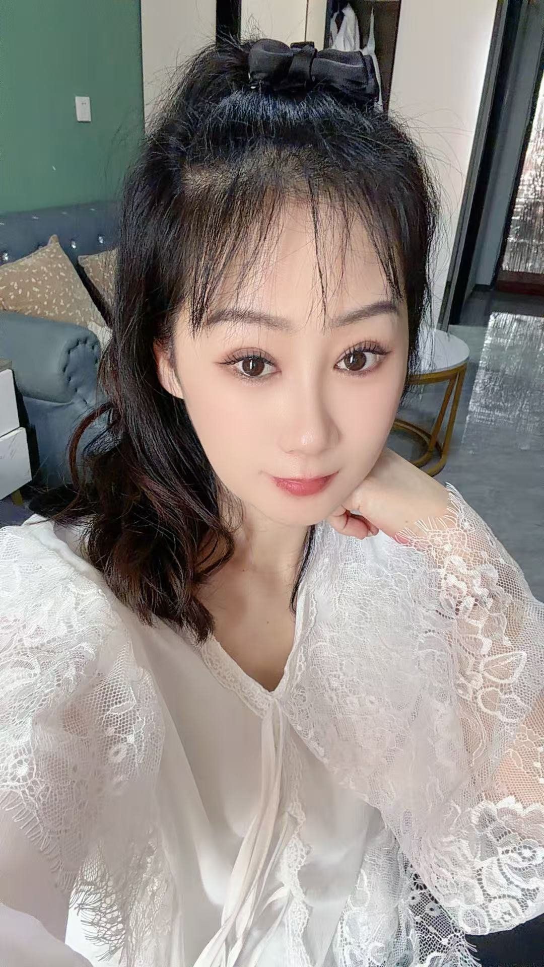 很热情的美女老师
