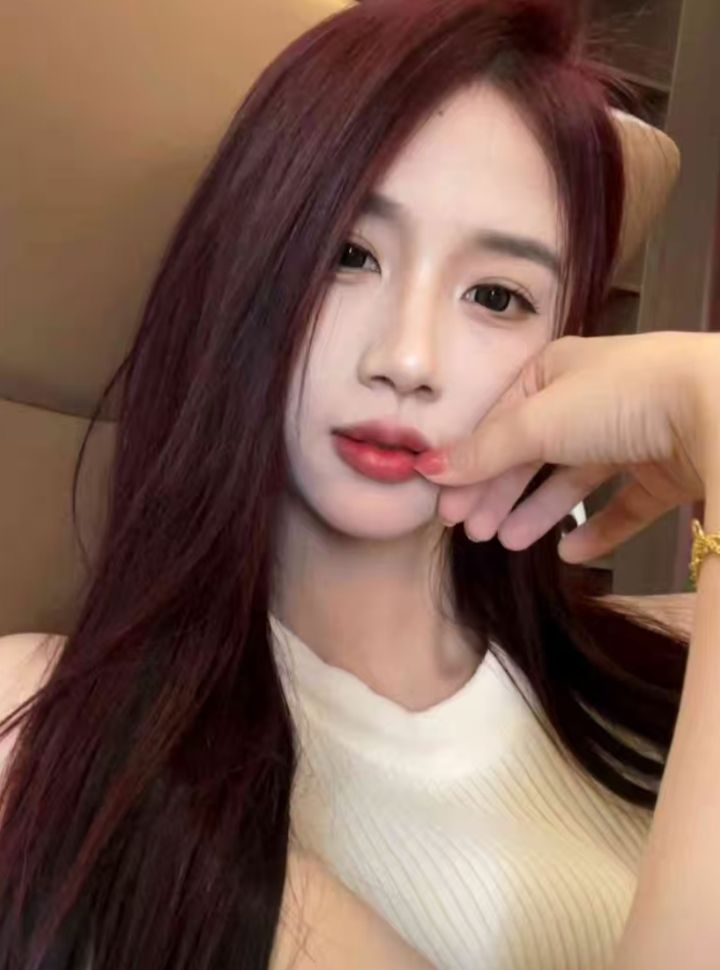 丰润魅惑辣妹依依