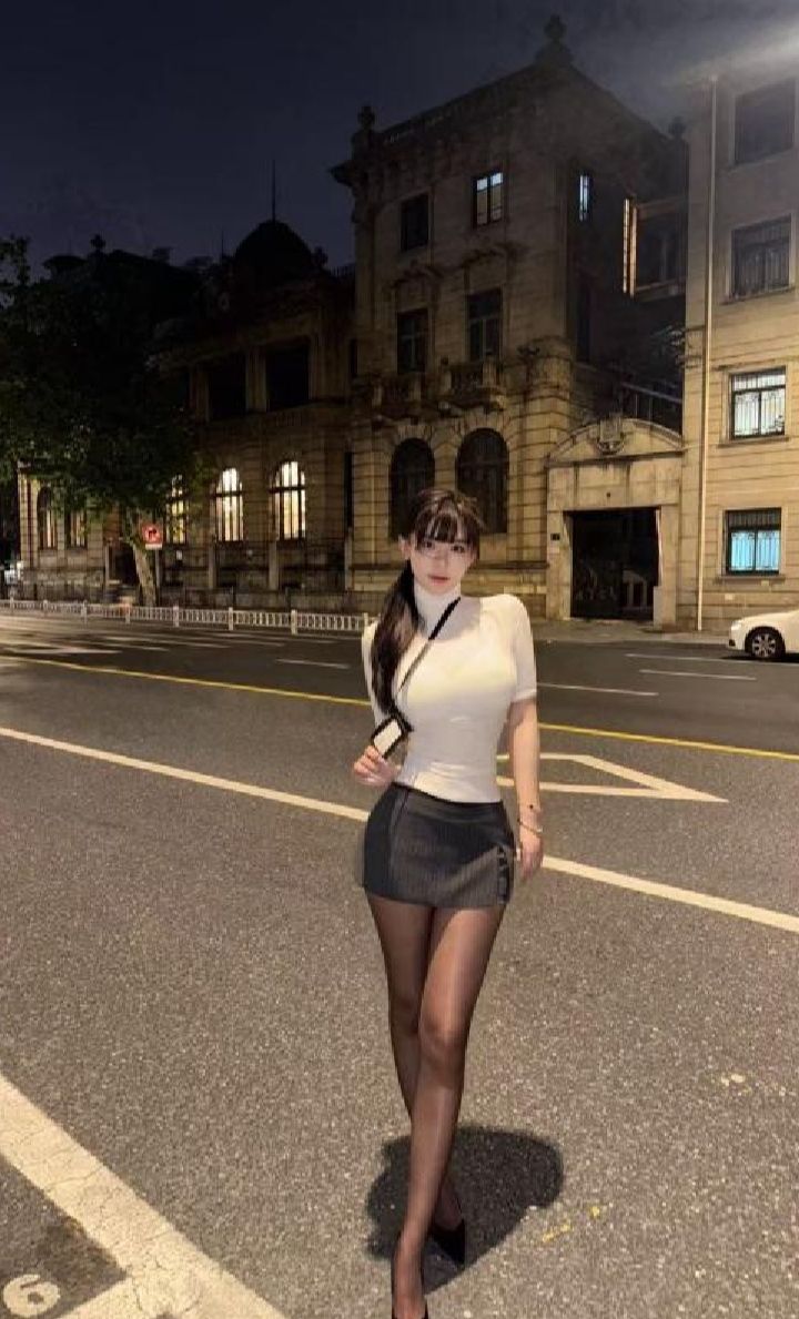 萧山黑丝长腿美乳辣妹