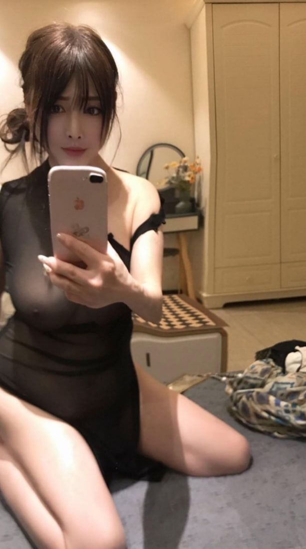 巨乳御姐，自聊自做