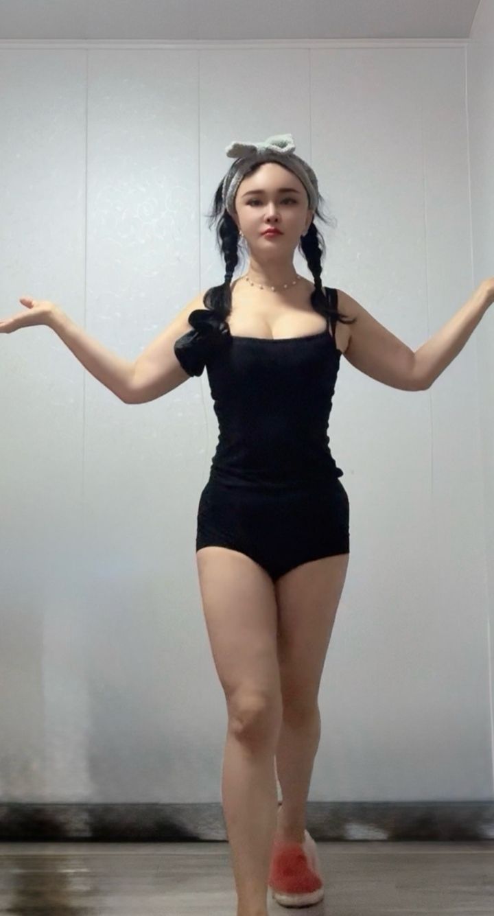 一线天性感熟女珊珊