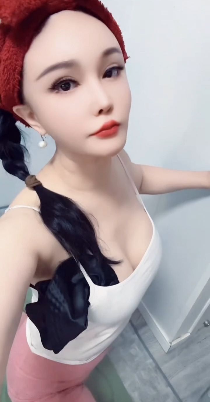 一线天性感熟女珊珊