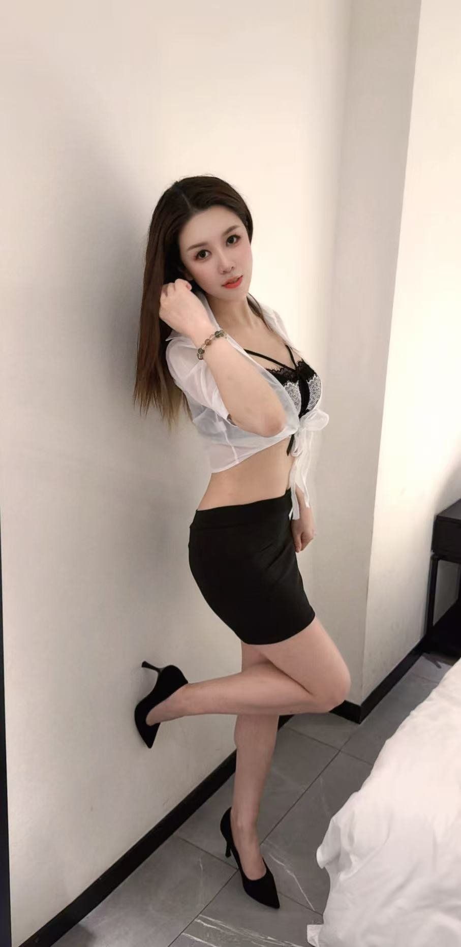 天河车陂艾薇儿 蜂腰翘臂 双腿雪白修长 贴心无距离感
