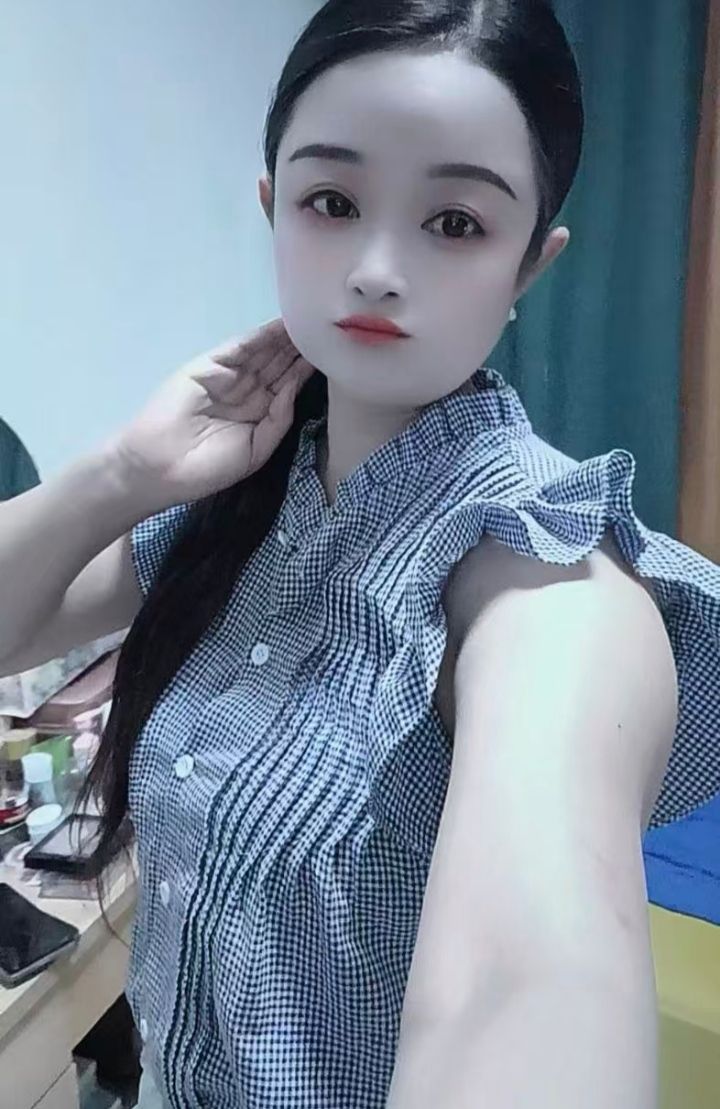服务系小姐姐笑笑