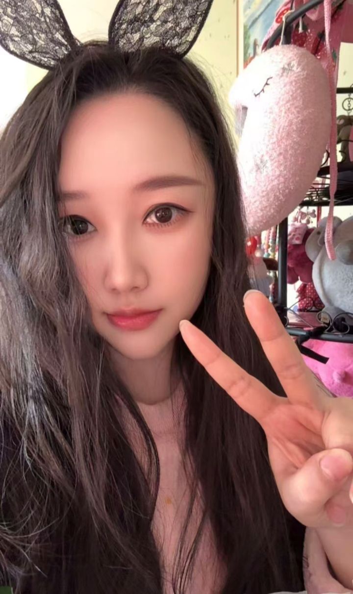 性感大胸黑丝少妇