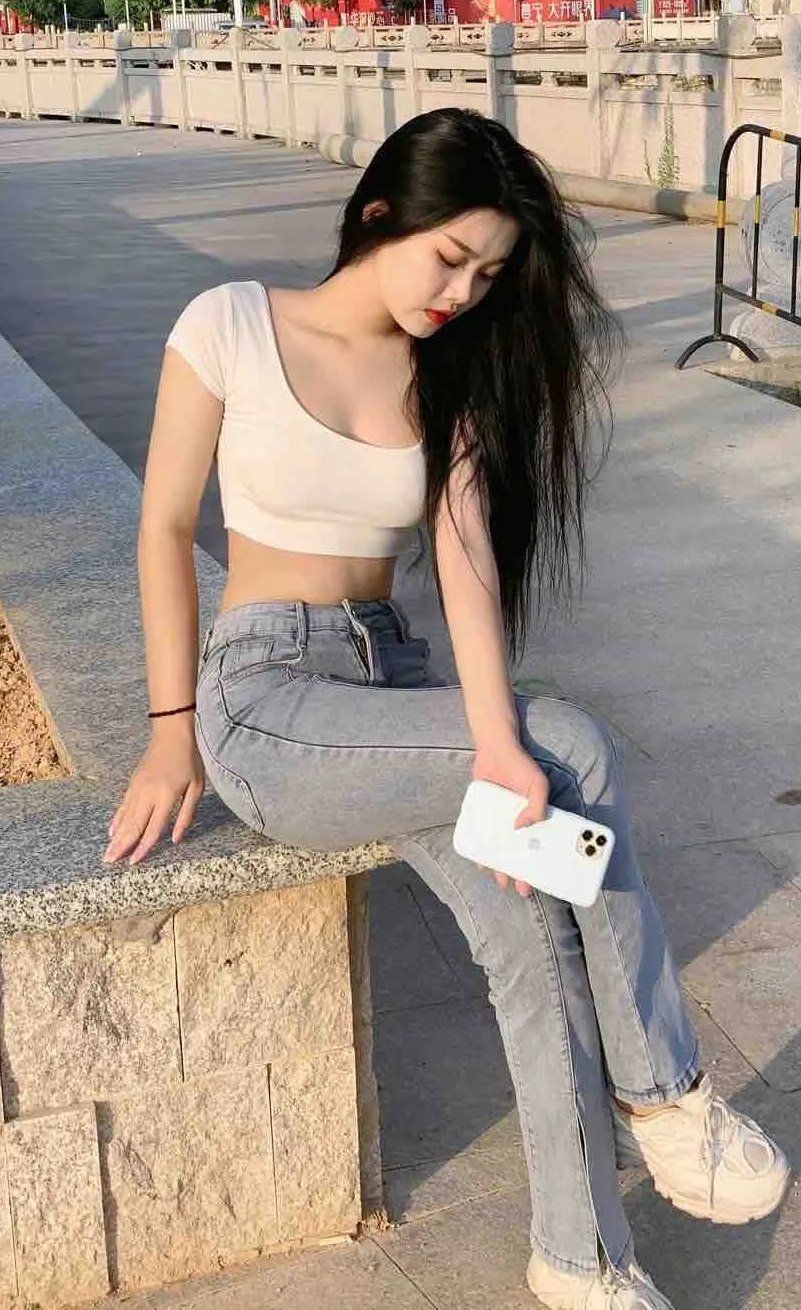 身材高挑很有气质美女
