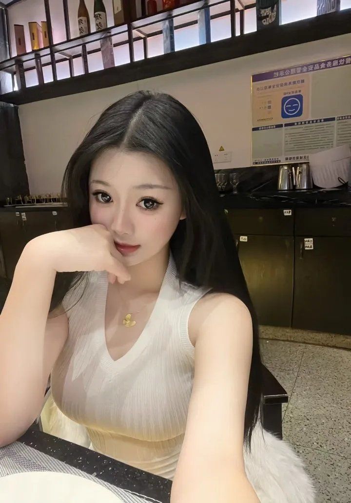 身材高挑很有气质美女