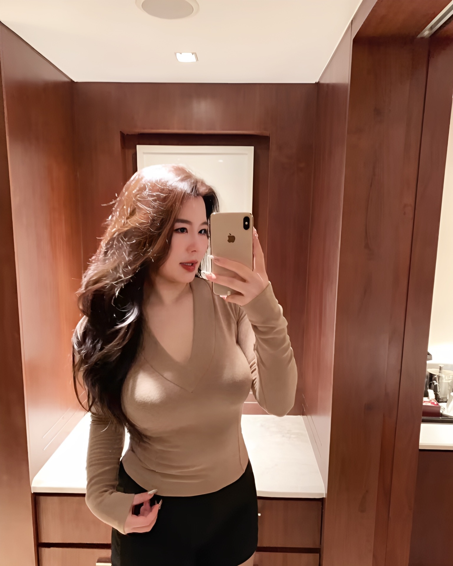 丰乳肥臀，奶子很大的服务熟女