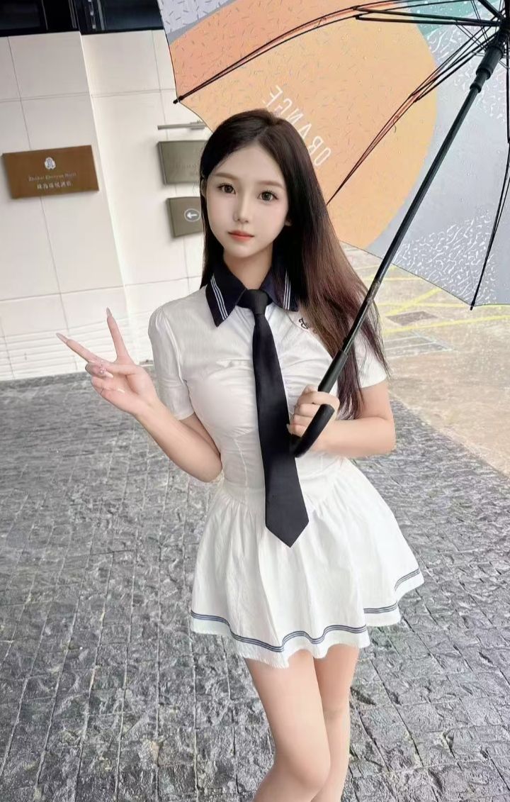 白嫩丰润兼职甜妹奶糖
