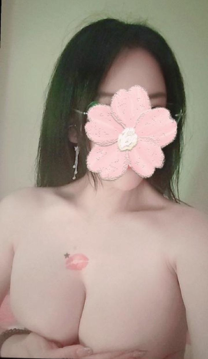 潭村爆乳眼镜妞筱桐