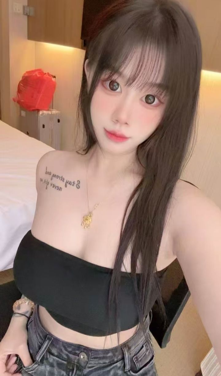 丰满热辣嫩妞甜甜