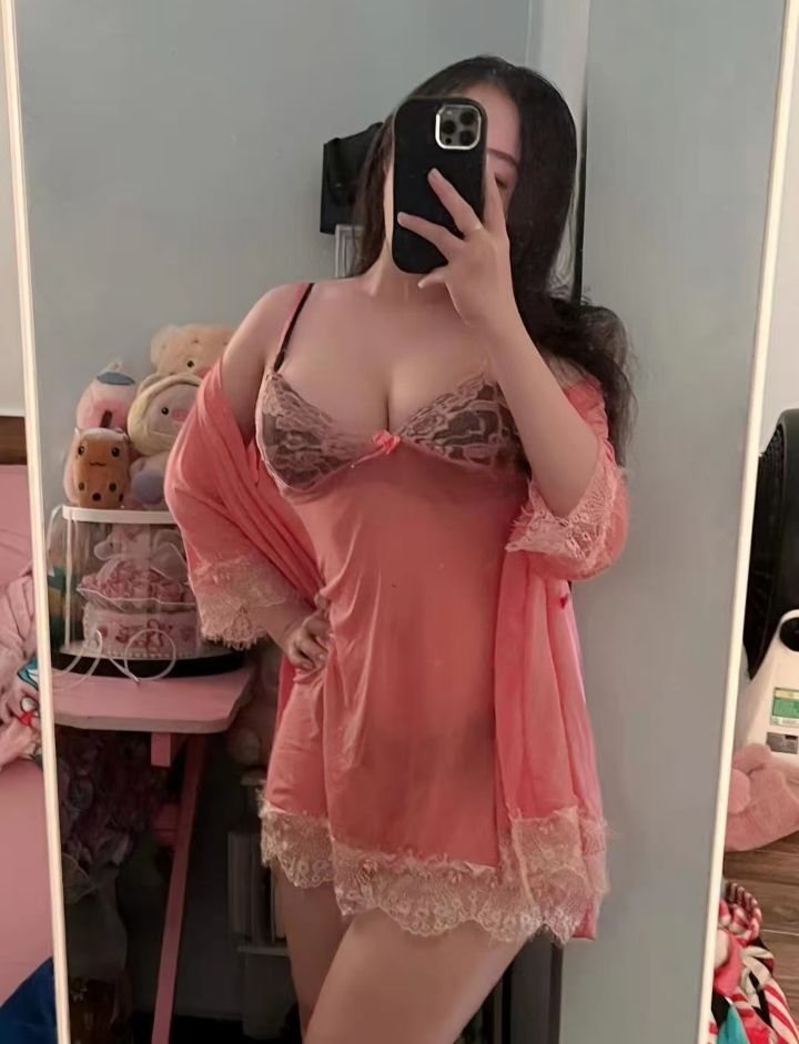 丰满诱人雪儿小姐姐