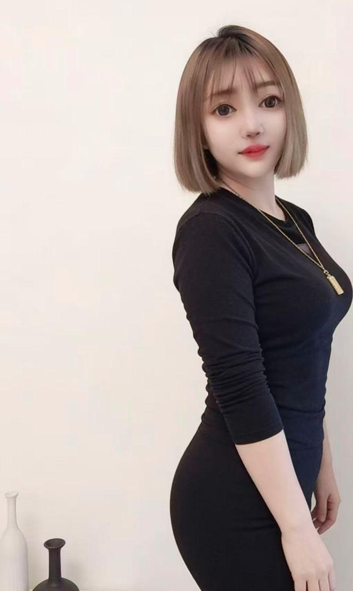 黑丝短发辣妹可乐