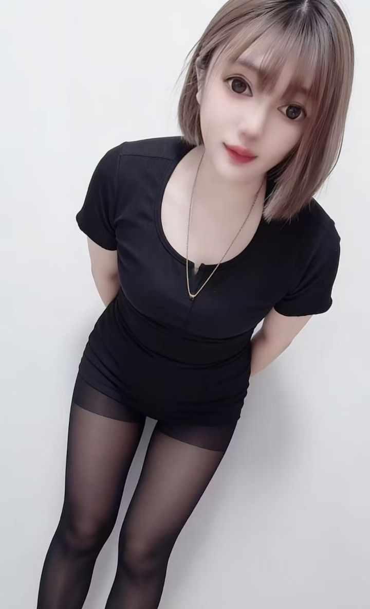 黑丝短发辣妹可乐