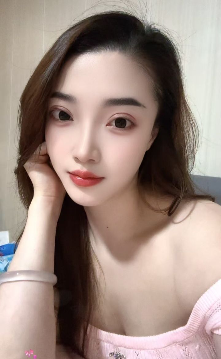 龙华纯欲天花板青青