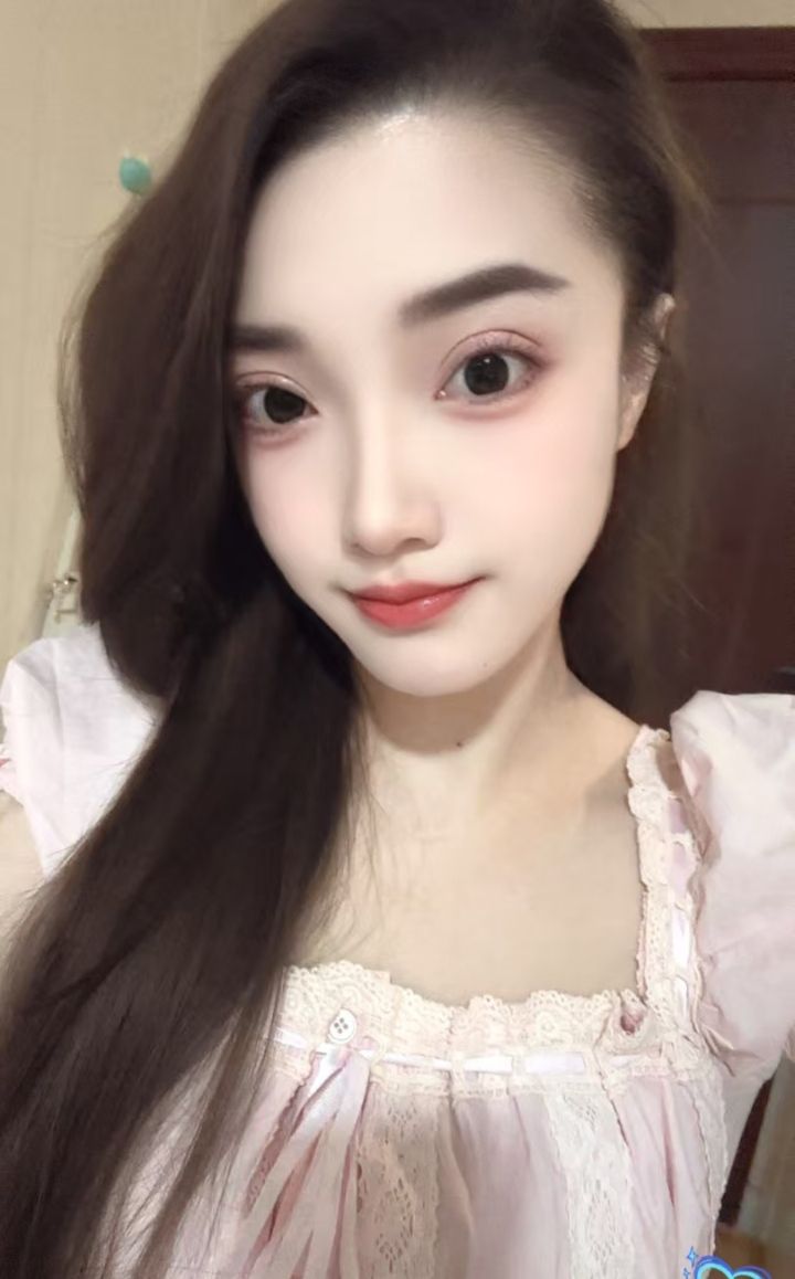龙华纯欲天花板青青