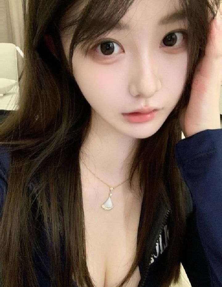 徐汇白嫩美妞潇潇