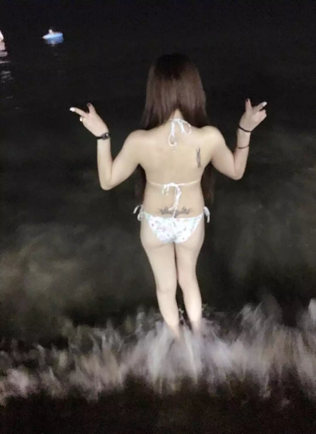 白云石井燕子 肌肤白嫩 前凸后翘 水多敏感