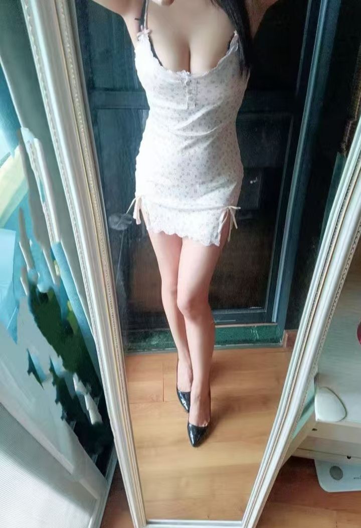 美艳爆乳御姐玫瑰
