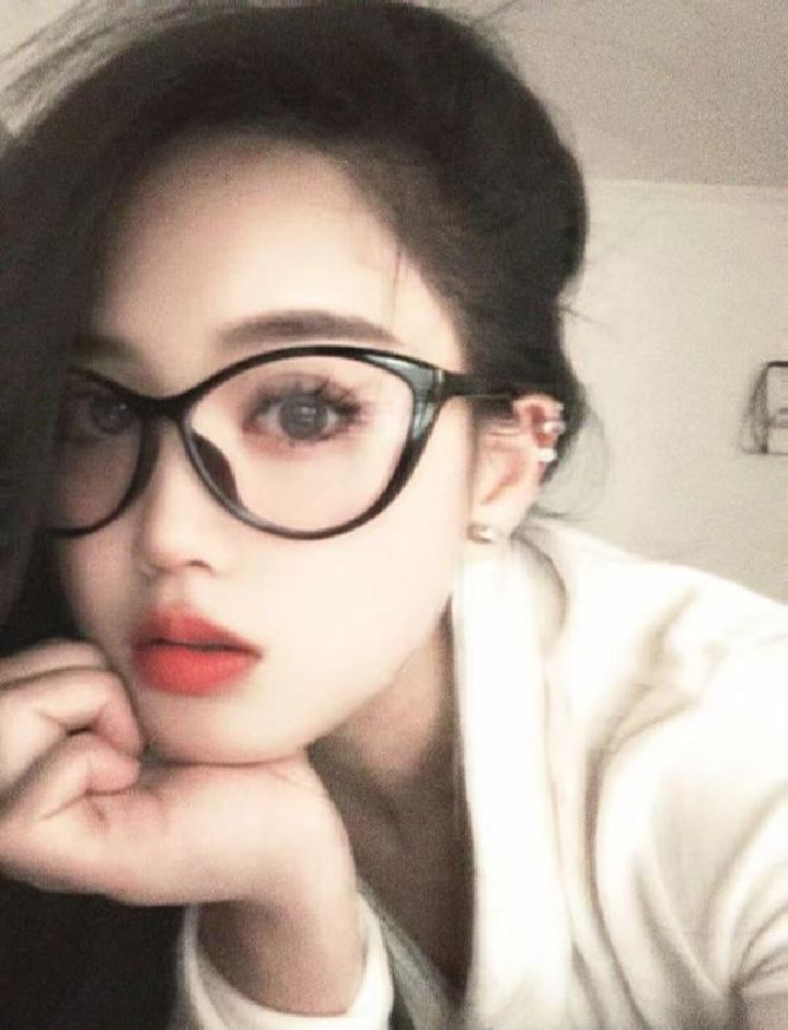 丰满魅惑辣妹晚晚