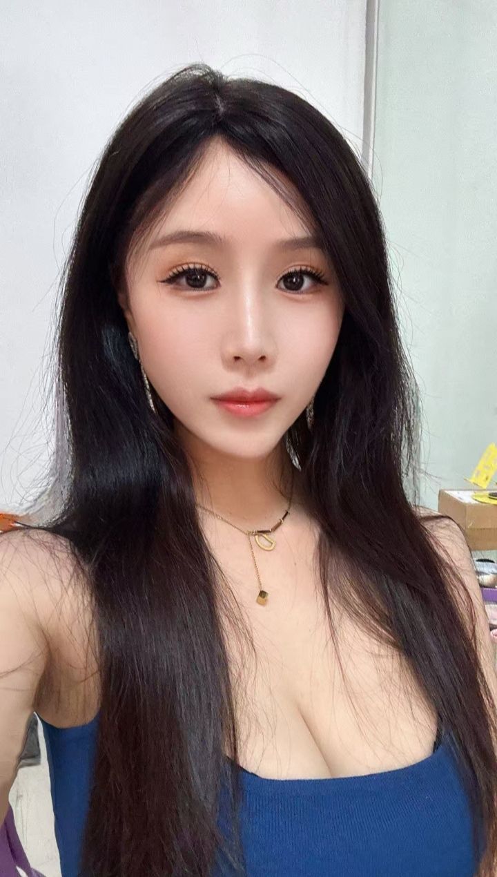 大白奶制服辣妹方小雅