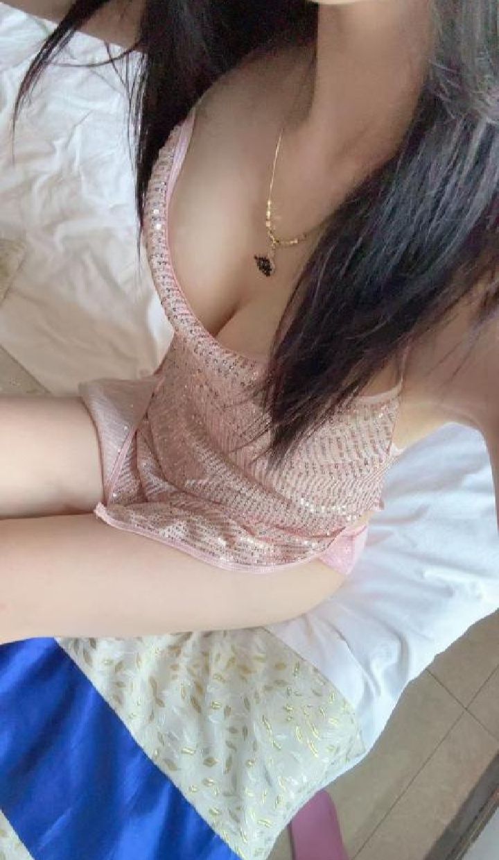 肤白肉臀大奶燕子
