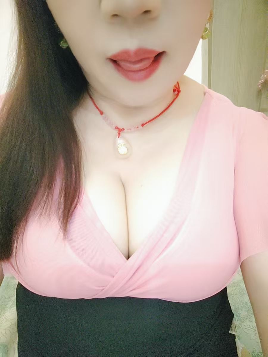 天河石牌东艳艳 重庆风Sao熟女 丰满韵味 天然36d