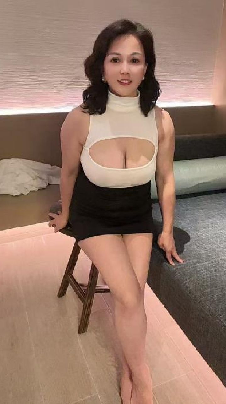 宝安性感大奶Sao妇