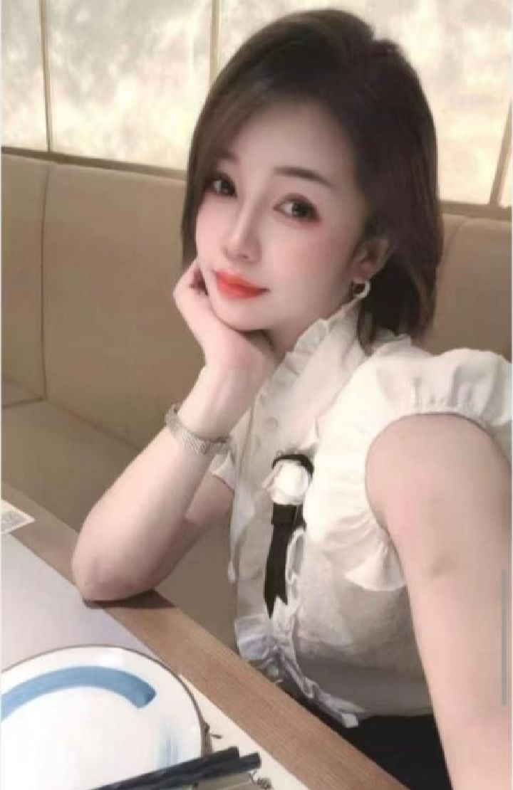 出击短发御姐可菲
