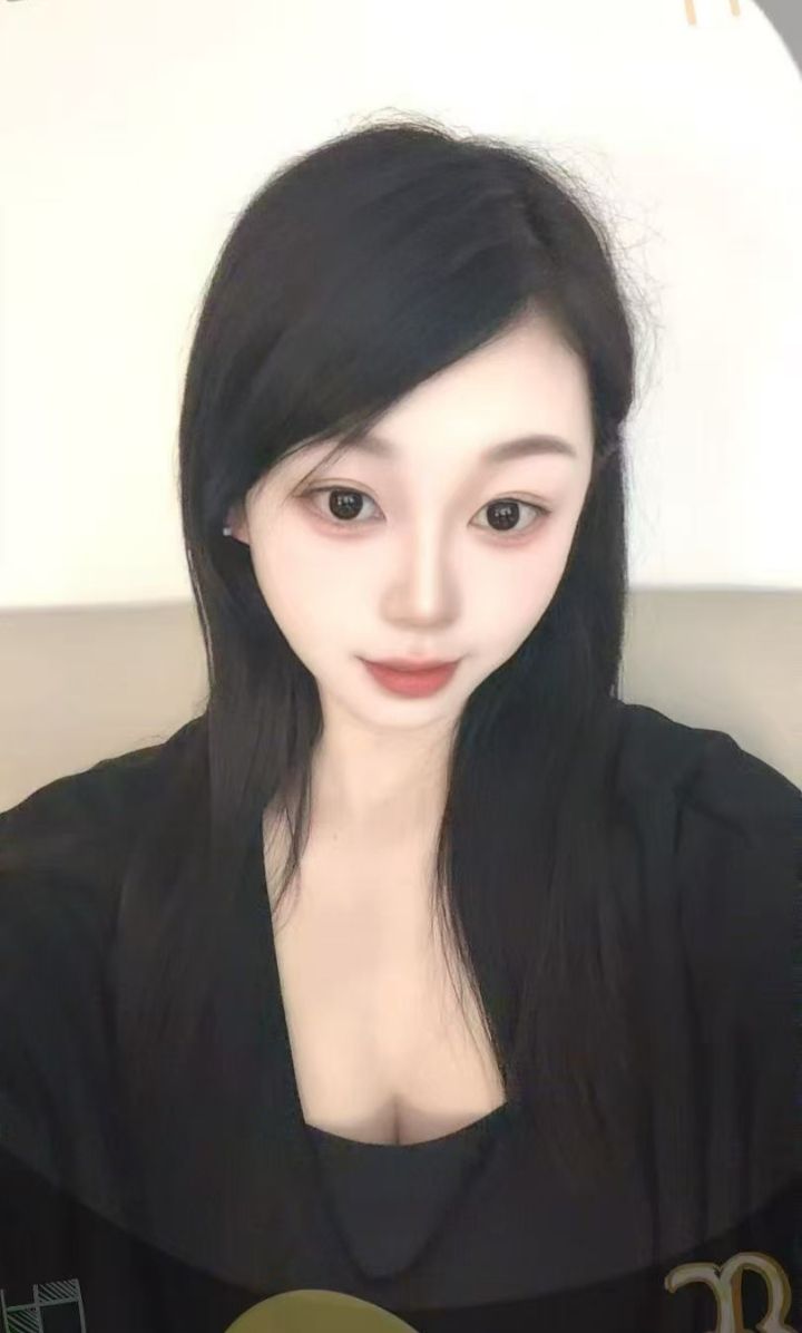 丰润美臀辣妹嘉嘉
