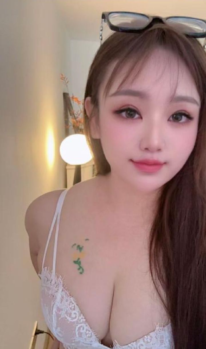 宝安美乳小甜甜