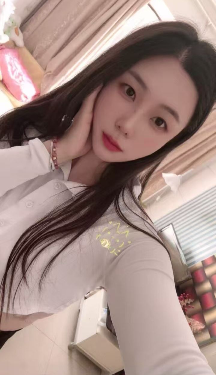 美艳惹火御姐曼曼