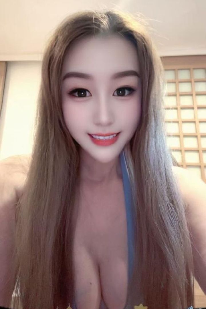 气质美臀辣妹依依