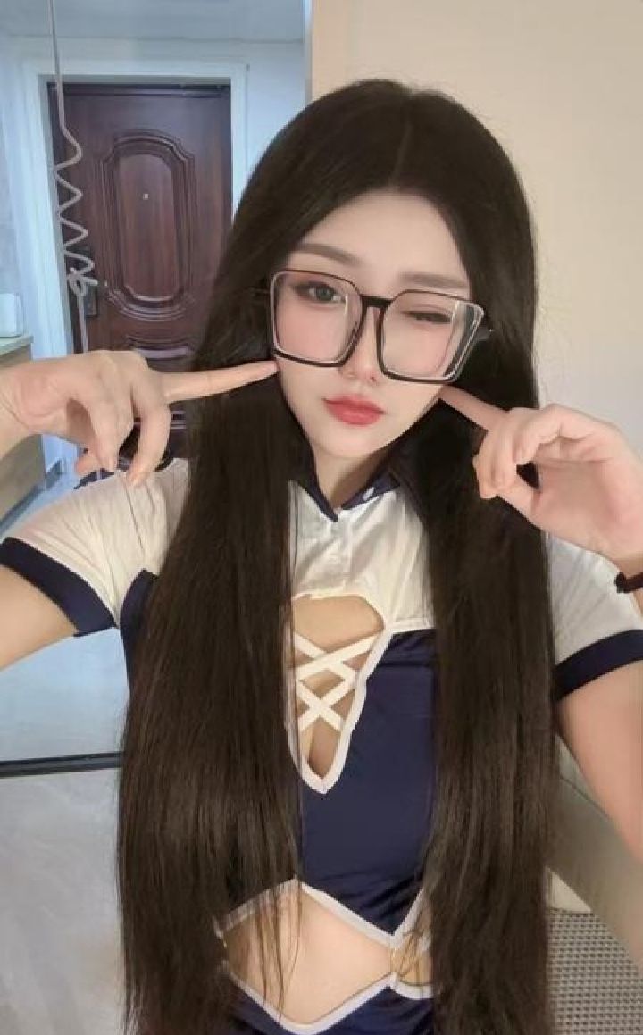 诱人情趣制服小女友