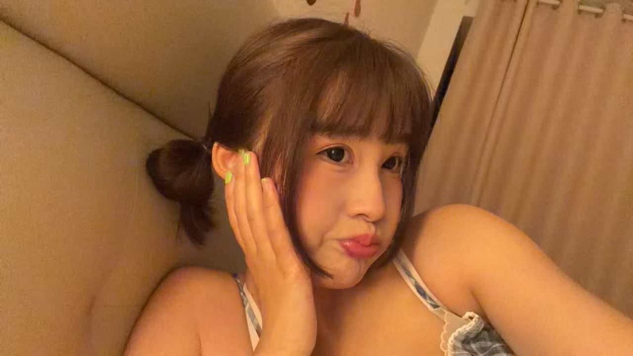 很软的妹子，声音迷人