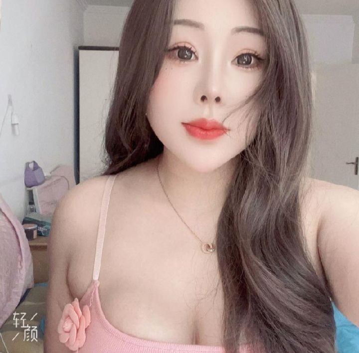 36d美乳小少妇