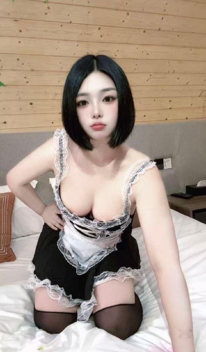 雨花水润短发妞悦琳