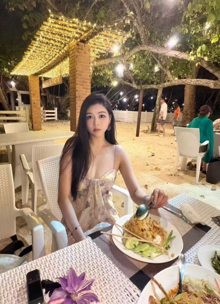 大长腿性感美妞彤彤