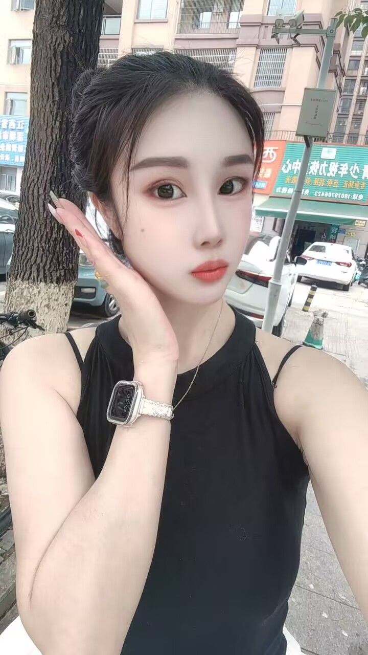 新华区迷人且性感的美女小姐姐