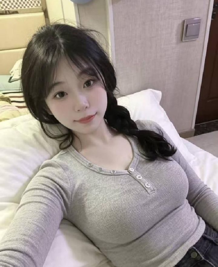 金山白嫩丰满新茶妍妍