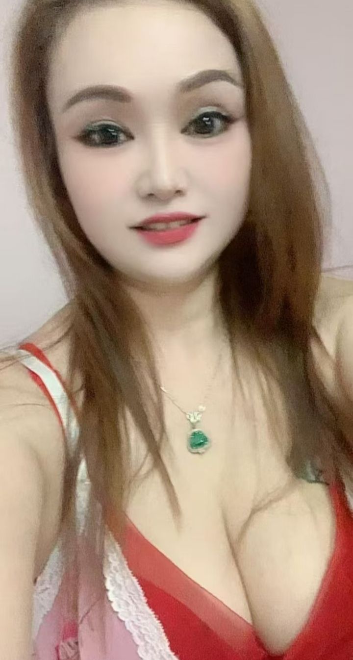 越秀爆乳泄火熟女