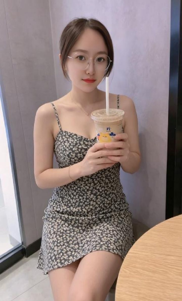 纯欲极品眼镜妹月月