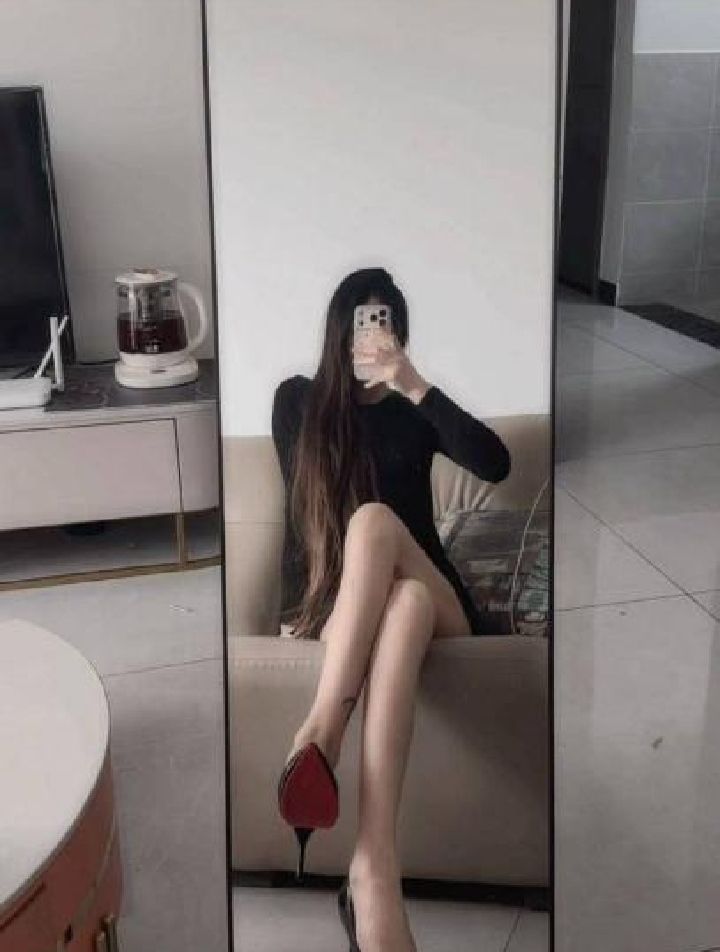 闵行白嫩大长腿辣妹