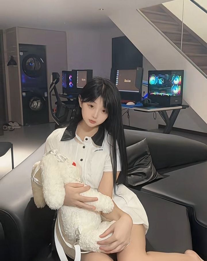 白嫩兼职甜妹小思思