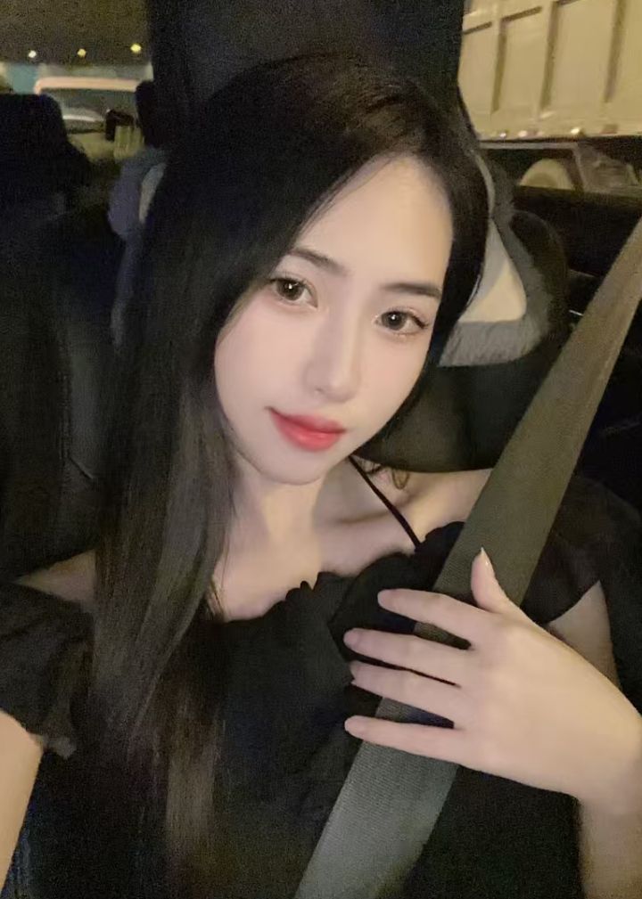 白嫩兼职美妞依依
