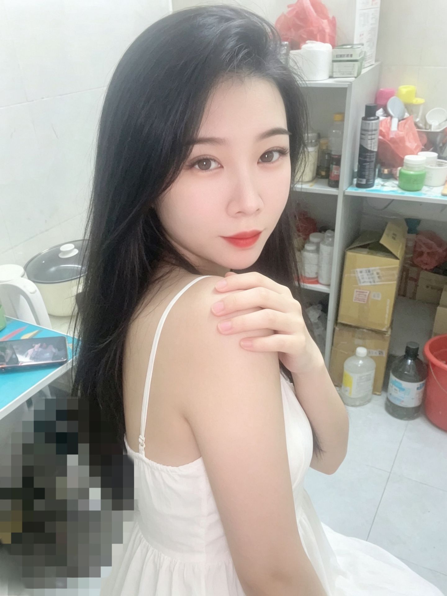 梅花园露露 若隐若现的乳沟 很诱惑 伸手抓起来手感超好