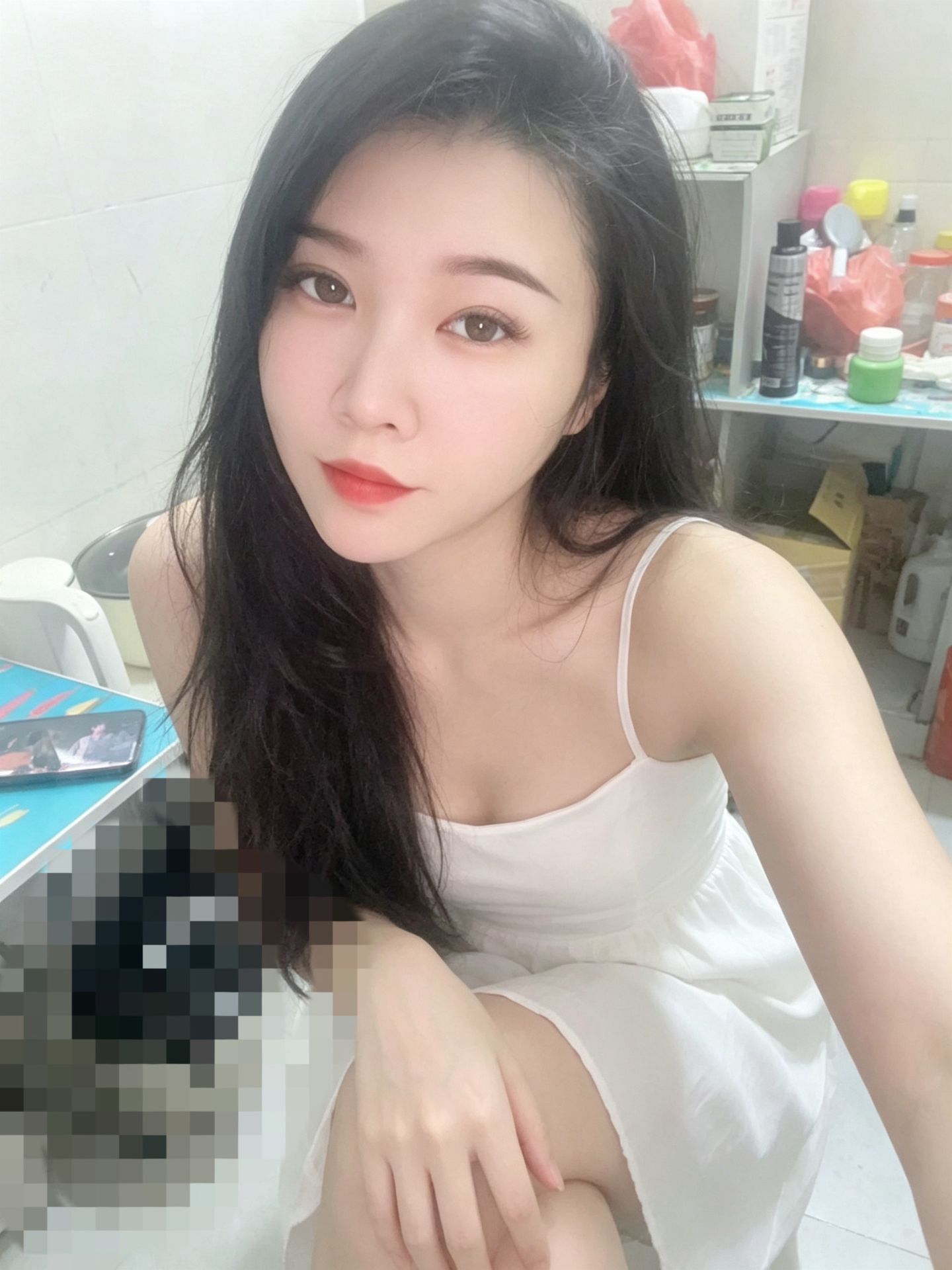 梅花园露露 若隐若现的乳沟 很诱惑 伸手抓起来手感超好