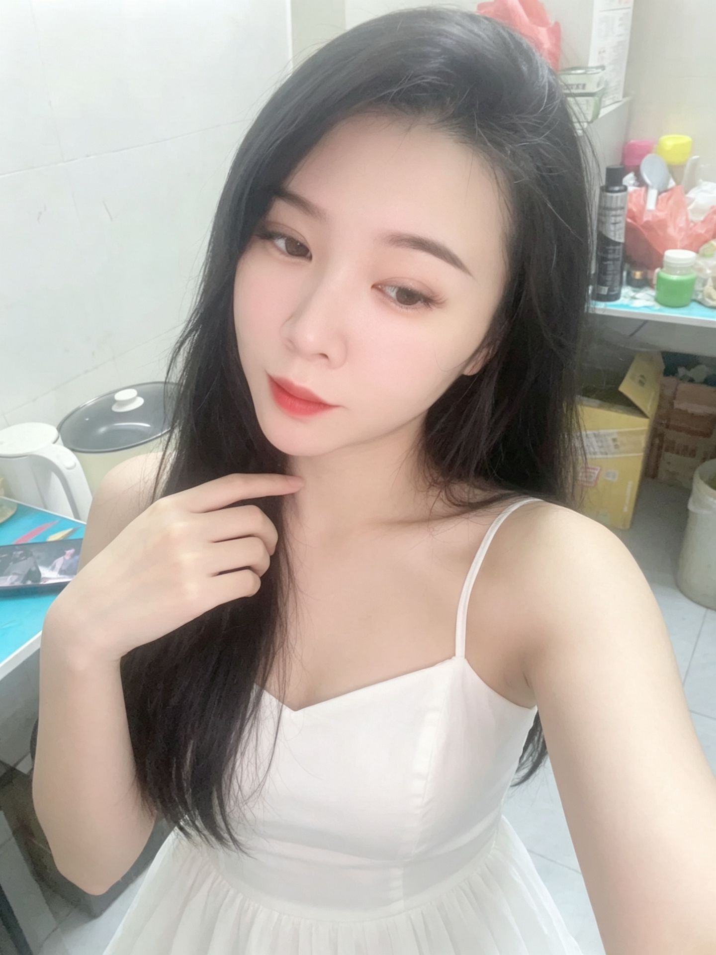 梅花园露露 若隐若现的乳沟 很诱惑 伸手抓起来手感超好