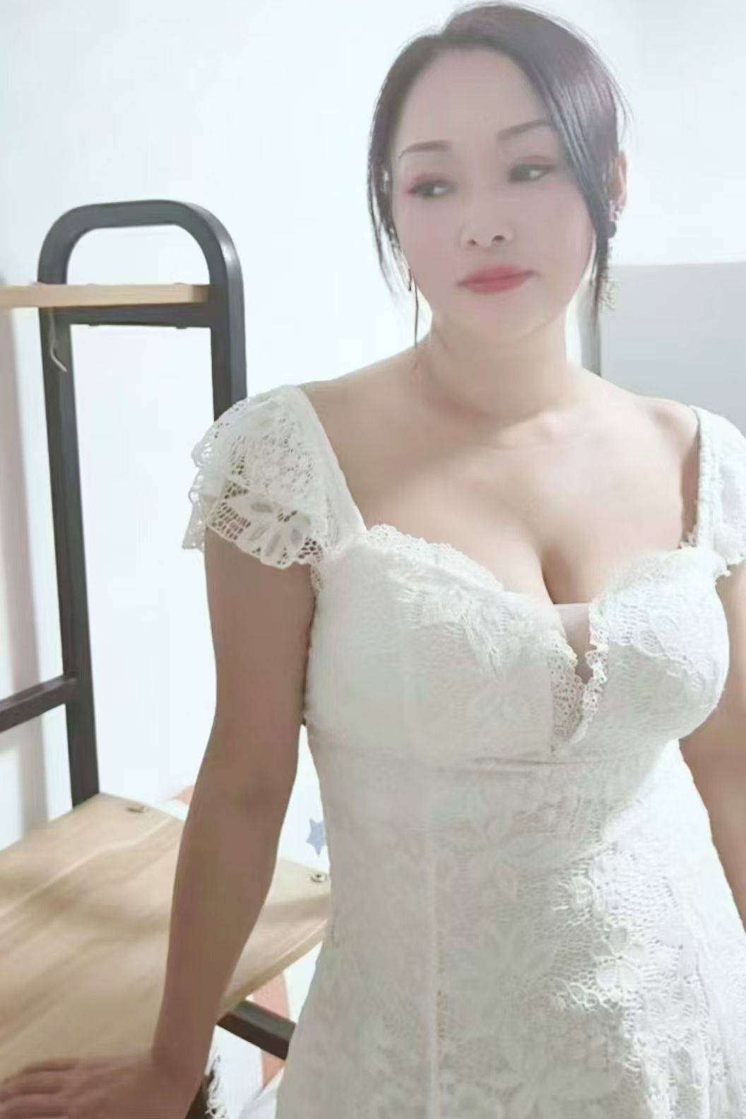 性感尤物笑笑